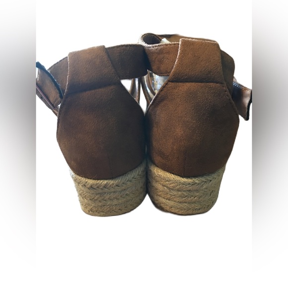 Expandrille Platform X Strap Open Toe Sandals NWT - Picture 4 of 5